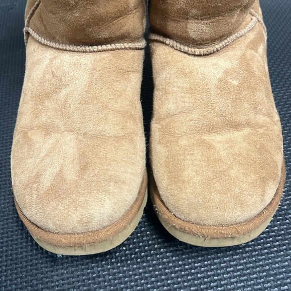 UGG Australia Classic Short Boots in Chestnut - Picture 5 of 8